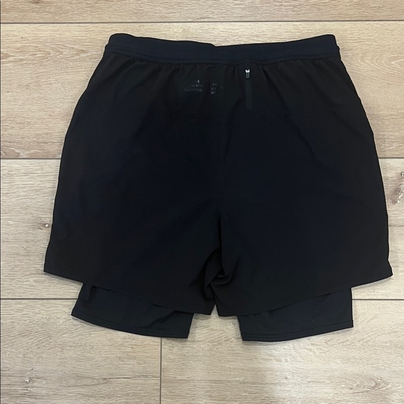 Vuori Men's Black Athletic Shorts - Picture 3 of 7